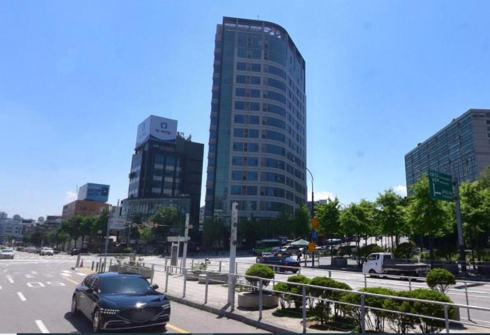 Tiffany & Jessica House - A High Rise In Korea With The Convenient Transportation, Diverse Shopping Options, And Excellent Access To Popular Attractions Seoul