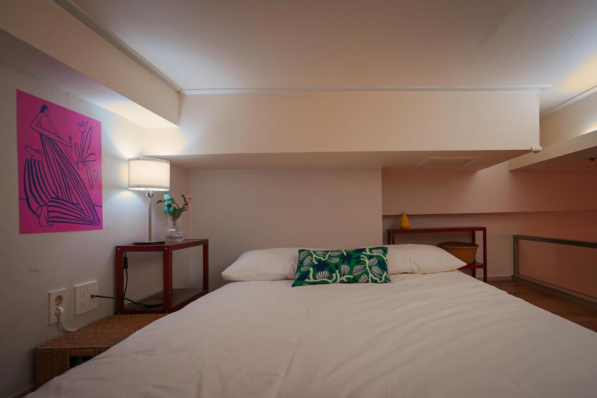 Tiffany & Jessica House - A High Rise In Korea With The Convenient Transportation, Diverse Shopping Options, And Excellent Access To Popular Attractions *