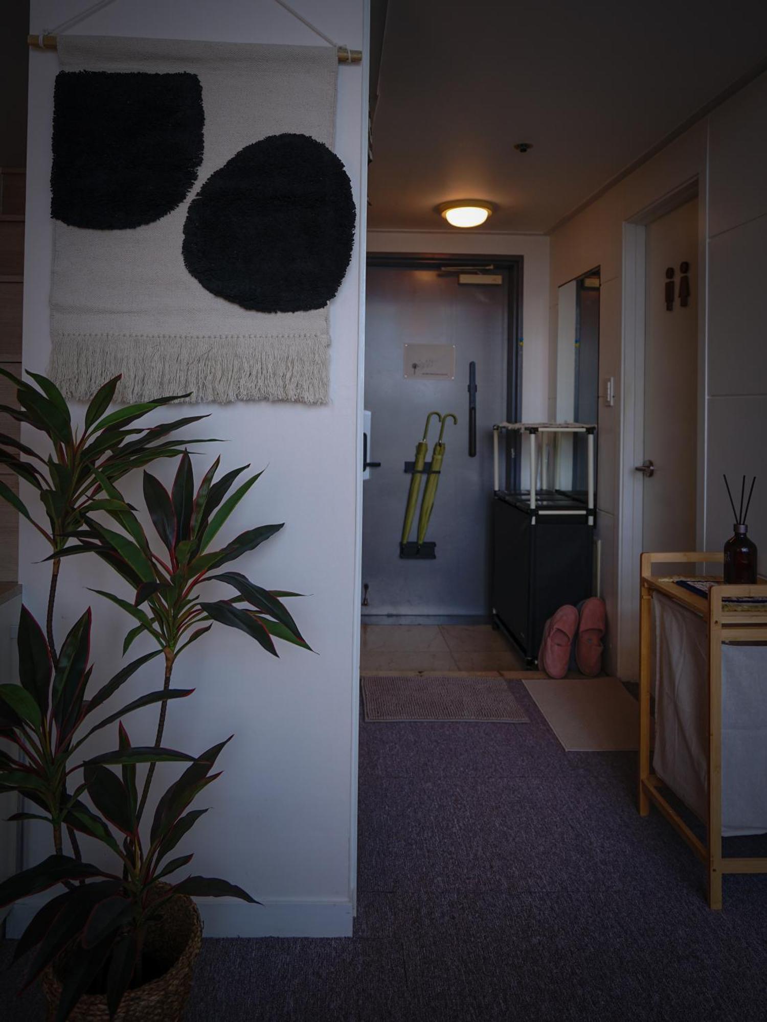 Tiffany & Jessica House - A High Rise In Korea With The Convenient Transportation, Diverse Shopping Options, And Excellent Access To Popular Attractions Apartment