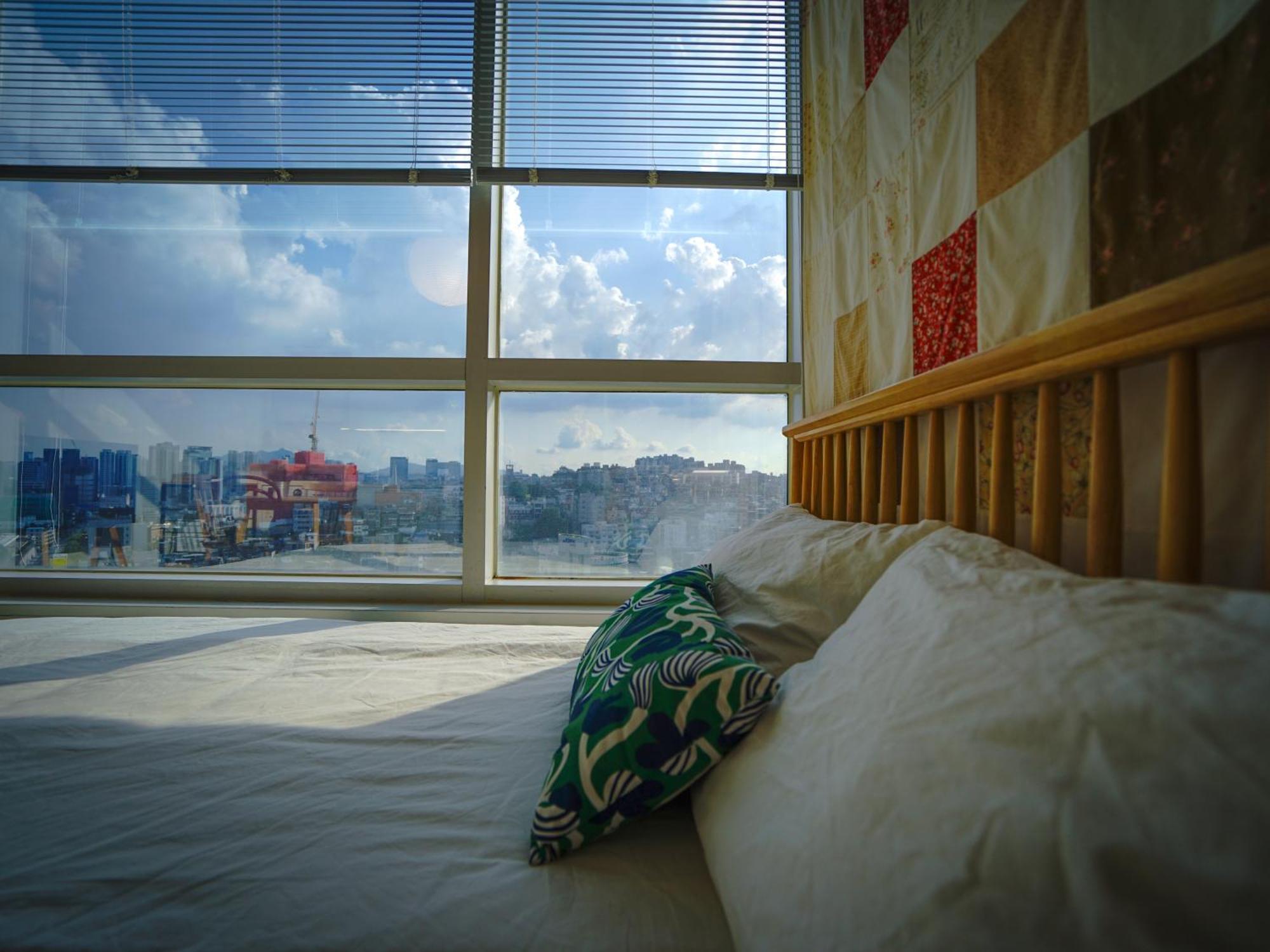 Tiffany & Jessica House - A High Rise In Korea With The Convenient Transportation, Diverse Shopping Options, And Excellent Access To Popular Attractions *