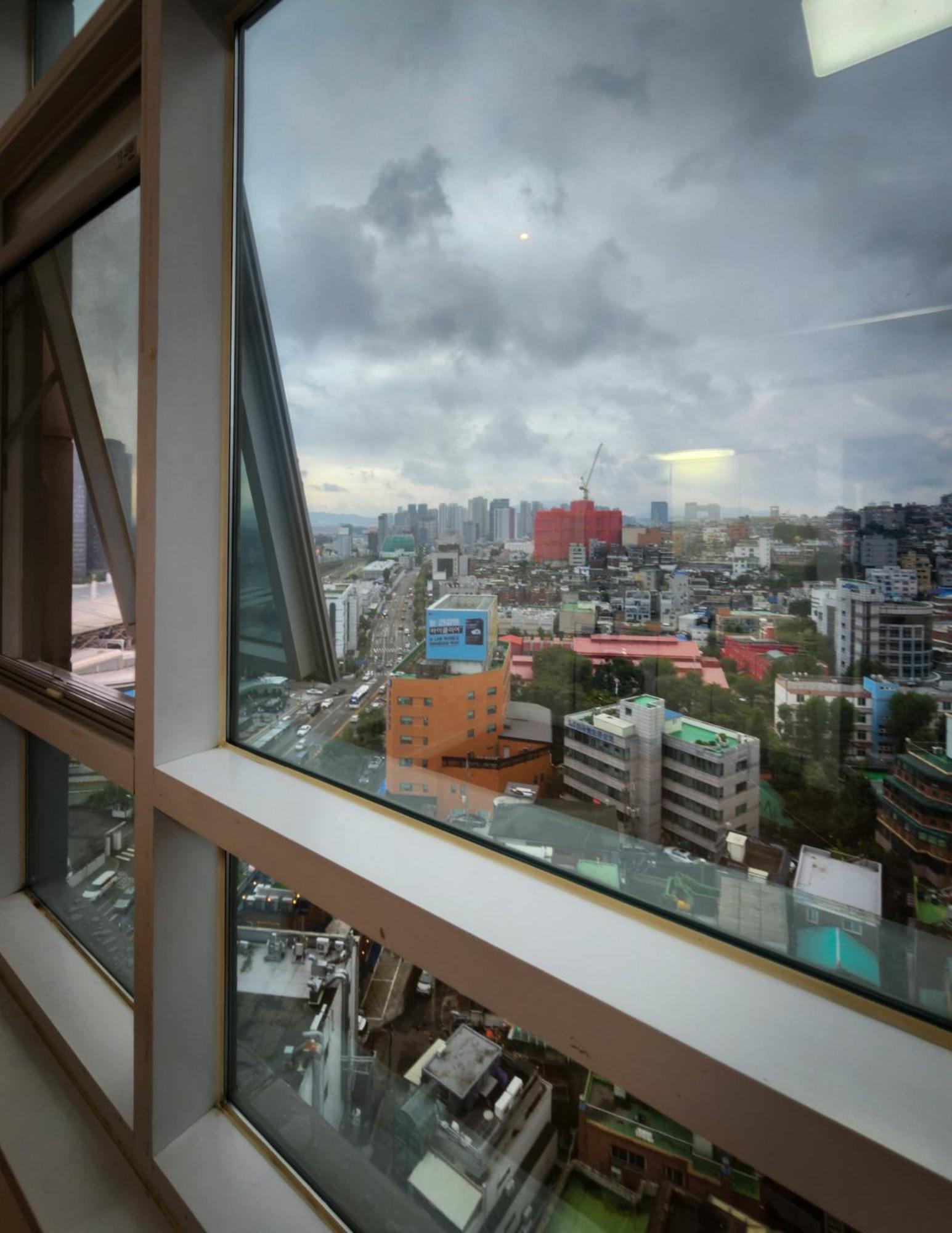 Tiffany & Jessica House - A High Rise In Korea With The Convenient Transportation, Diverse Shopping Options, And Excellent Access To Popular Attractions * Seoul
