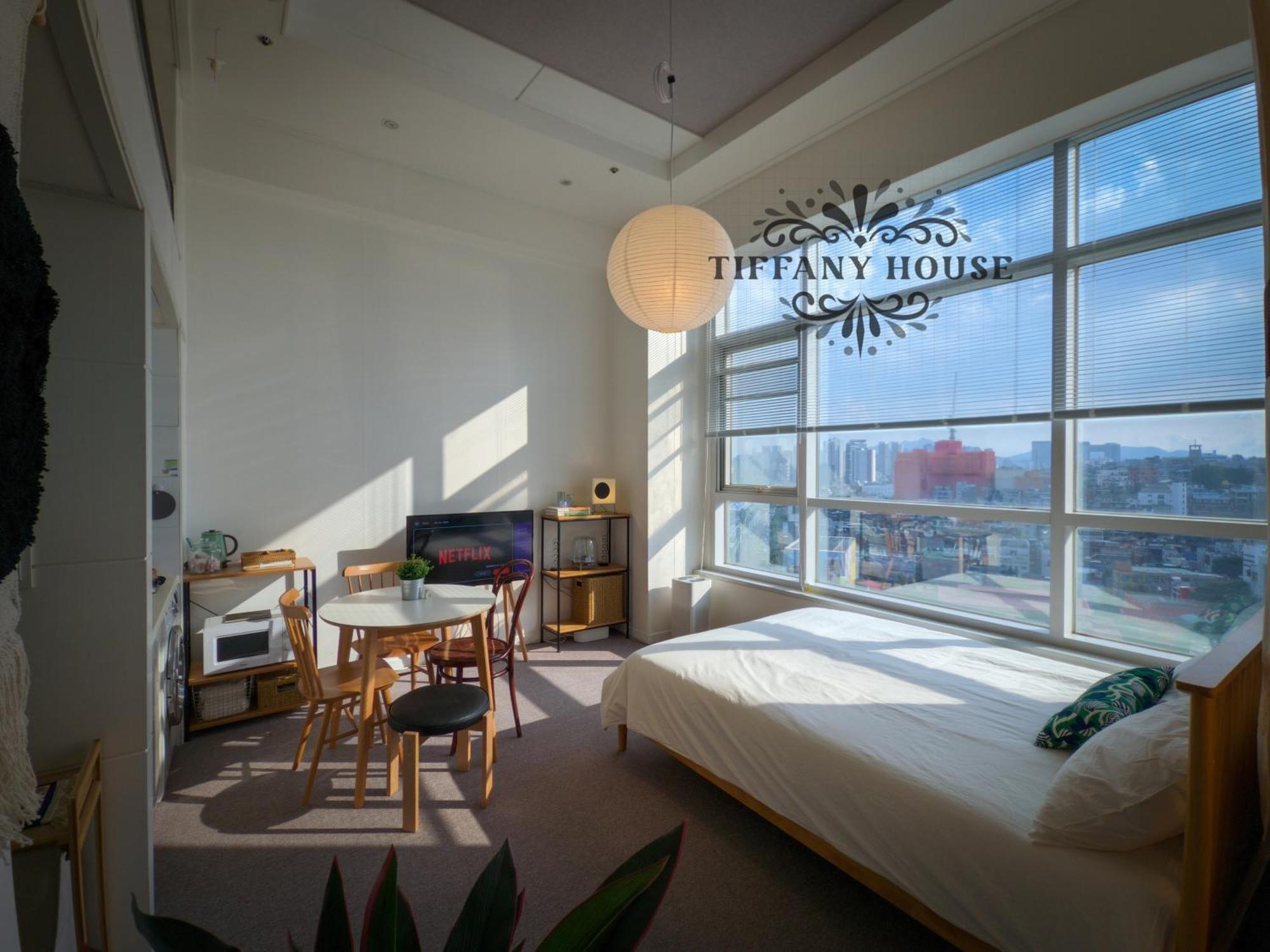 Apartment Tiffany & Jessica House - A High Rise In Korea With The Convenient Transportation, Diverse Shopping Options, And Excellent Access To Popular Attractions