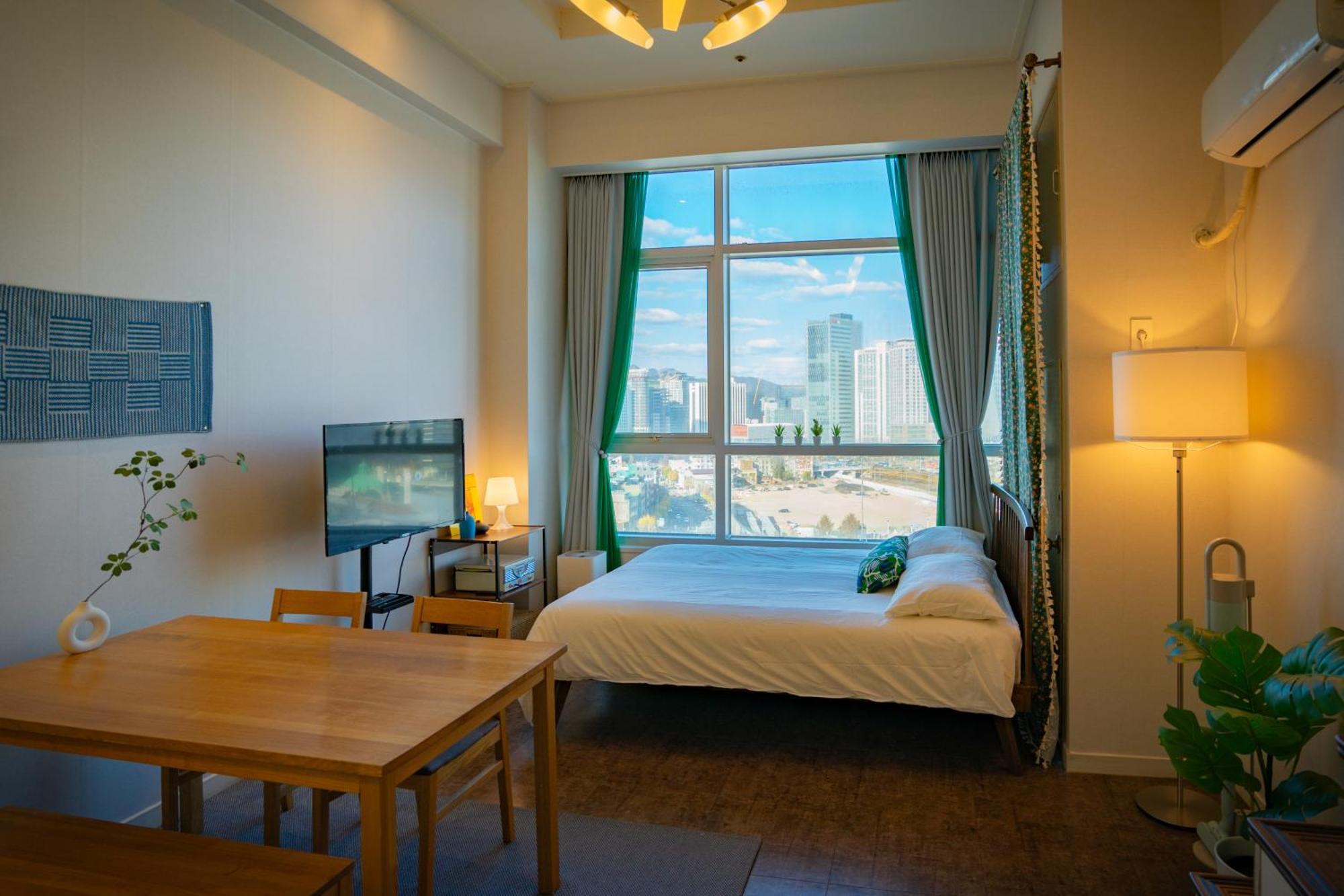 Apartment Tiffany & Jessica House - A High Rise In Korea With The Convenient Transportation, Diverse Shopping Options, And Excellent Access To Popular Attractions